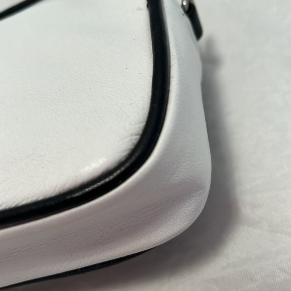 Isabella Fiore Flowers Cosmetic Case - Picture 4 of 15